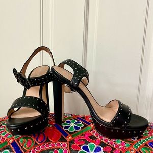 Madden Girl black leather pumps size 7